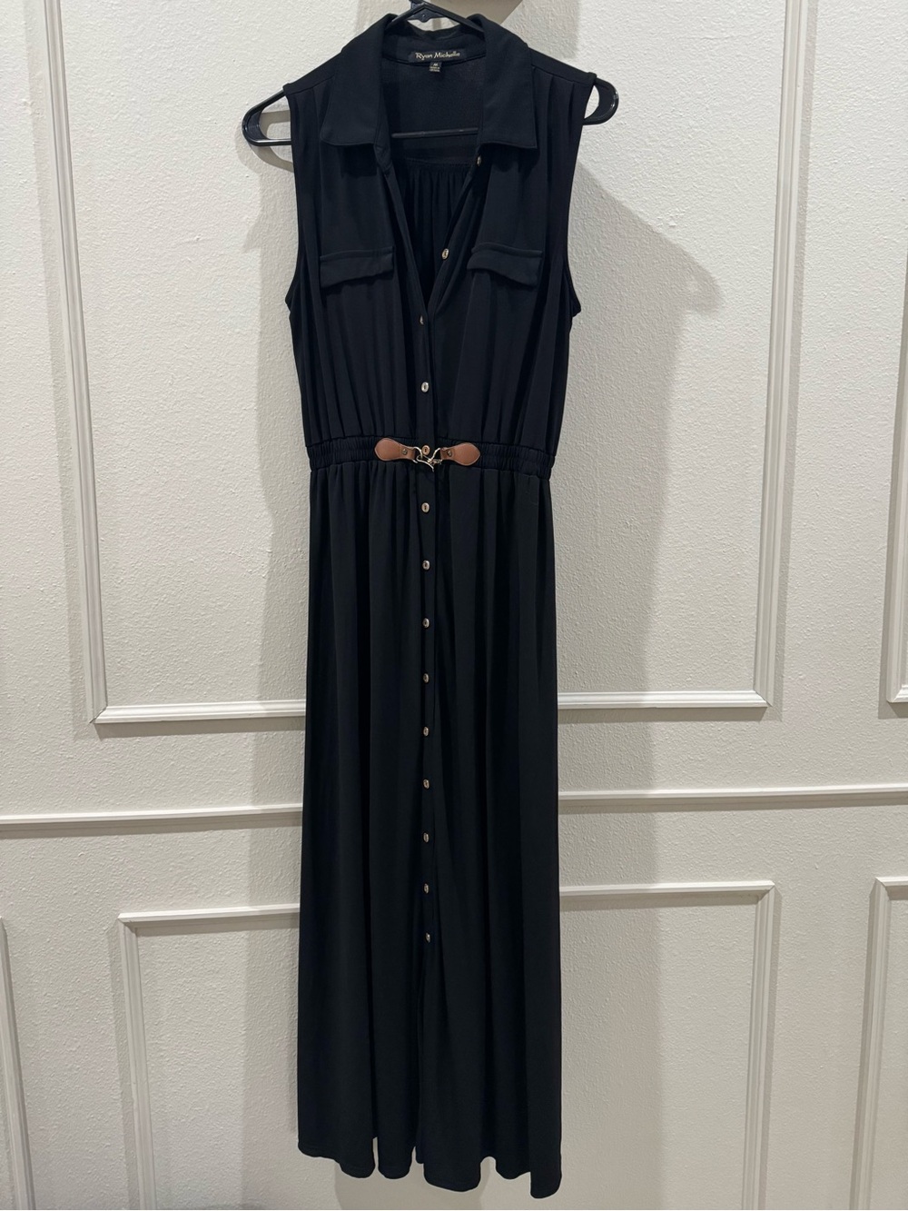 Black sleeveless Stretchy Ryan Michelle midi dress size M